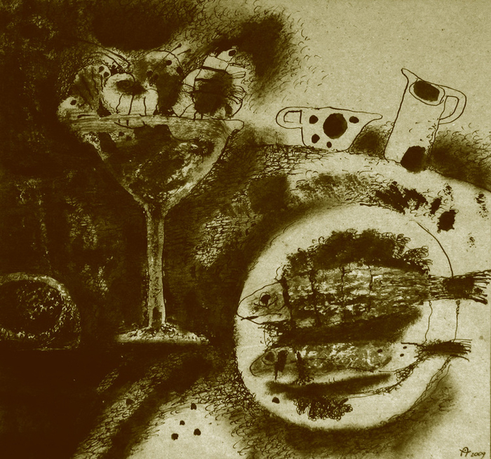 Рыбное блюдо и ваза с планктоном