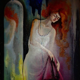 девушка у зеркала