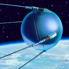 Первый спутник Земли