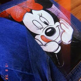 Микки на джинсовой куртке 