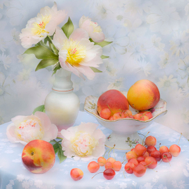 Персики и черешня