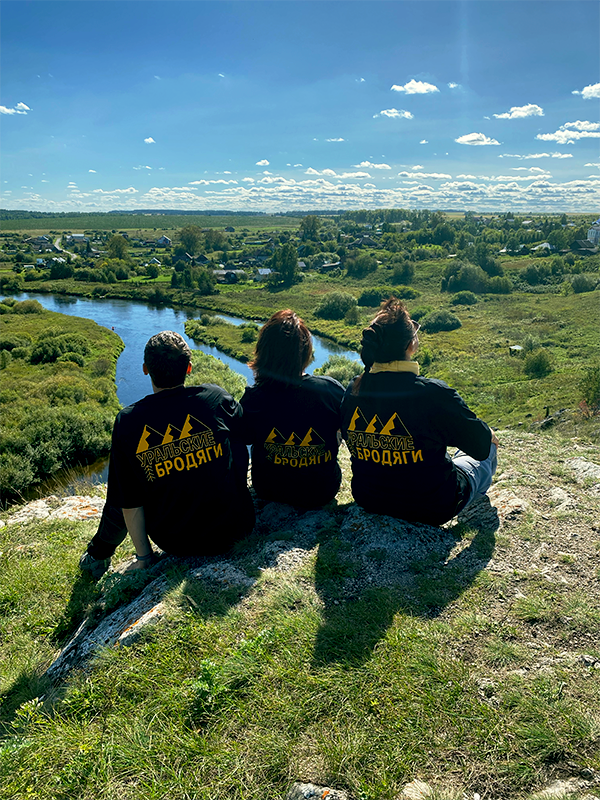 Дизайн футболок для группы путешественников