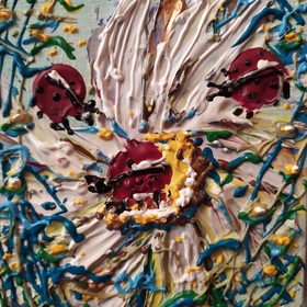 Божьи коровки на ромашке.