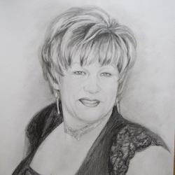 В черном платье 