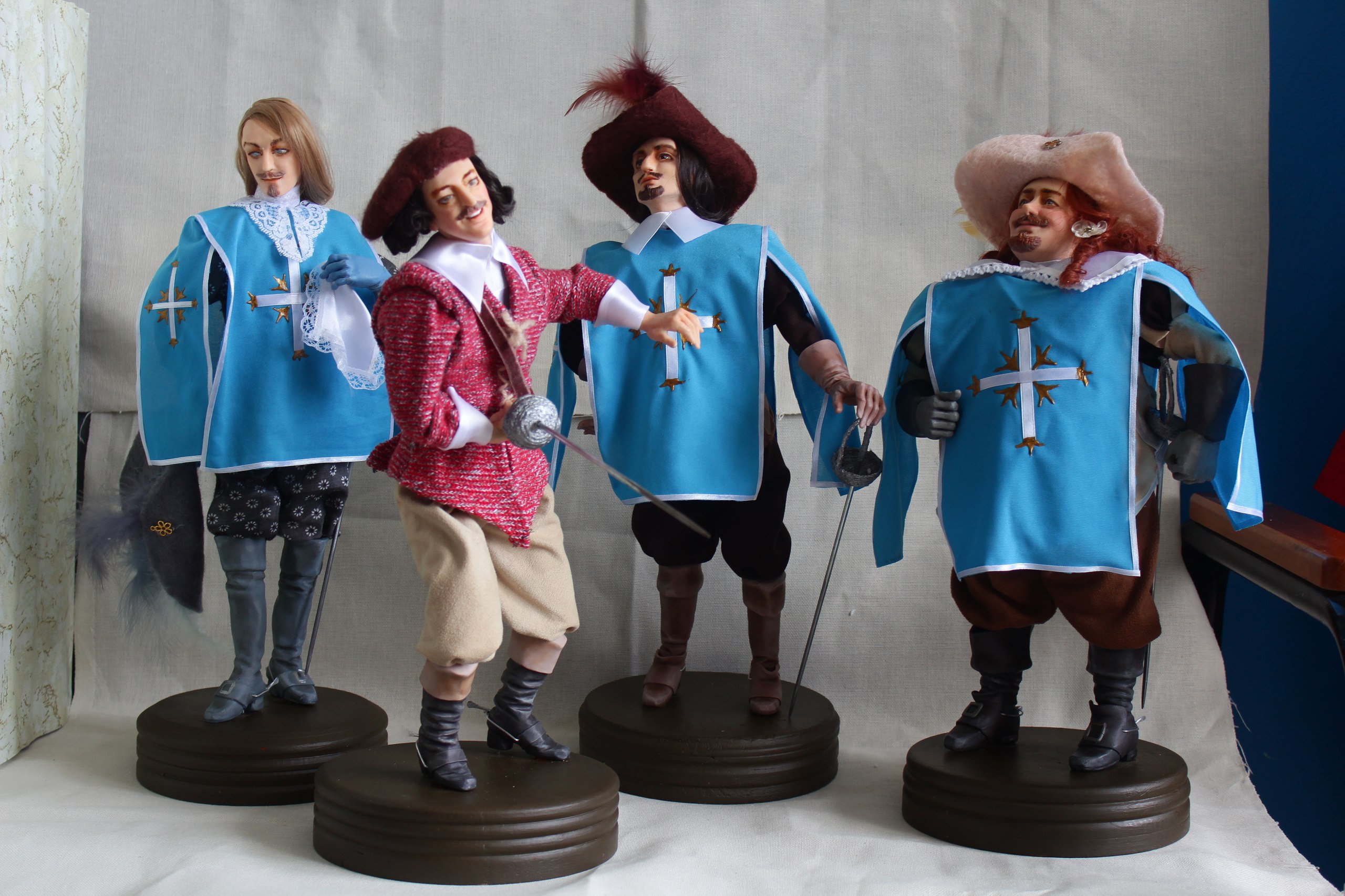 Три мушкетера купить билеты. Три мушкетера игра. Игрушки три мушкетера д Артаньян. Дартаньян и три мушкетёра фигурки. Атос Мушкетер.