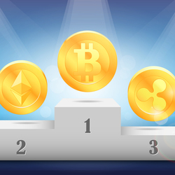 Рейтинг криптовалюты. Награждение первых трех виртуальных монет: биткоина, эфириума и риппл.