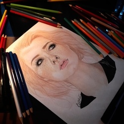 рыжая девушка