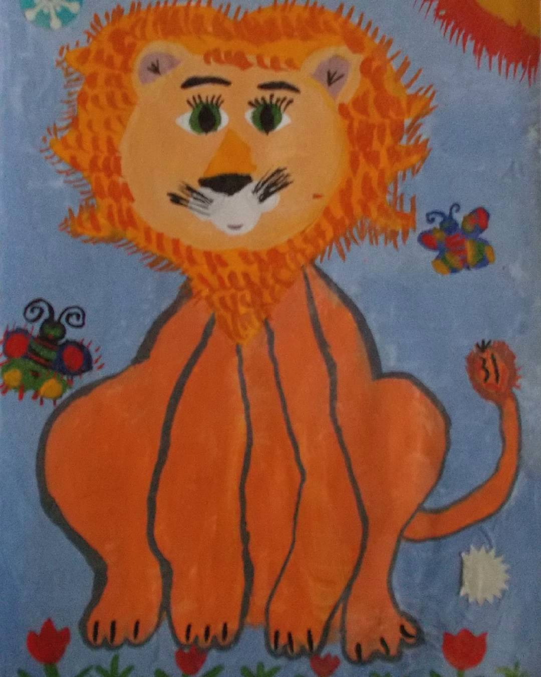 Лев и бабочки