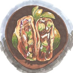 Тарелка с тако и лаймами