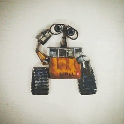 Деревянная брошь Валли