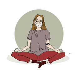 Девушка медитирует на карантине