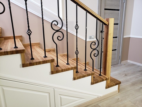 Уникальные и недорогие лестницы на заказ от компании «Студия лестниц»