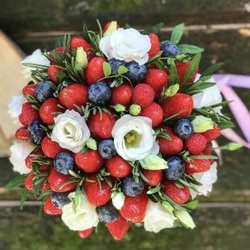  Где возможно заказать доставку букетов из цветов, фруктов и конфет?