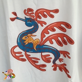 Морской дракончик и золотая рыбка на футболке