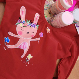 Миниатюра акрилом на купальнике для гимнастики