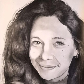 Портрет девушки карандашом 