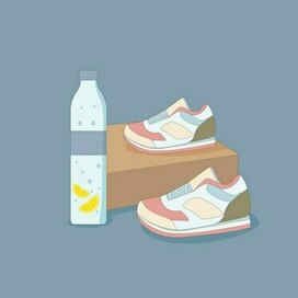 кроссовки и бутылка с водой