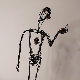 проволочная скульптура "Я"