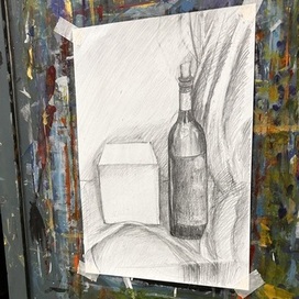 Бутылка вина и кубик