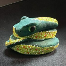 Змея-статуэтка