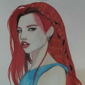 Девушка с красными волосами