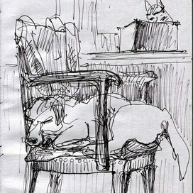 Микки в кресле.