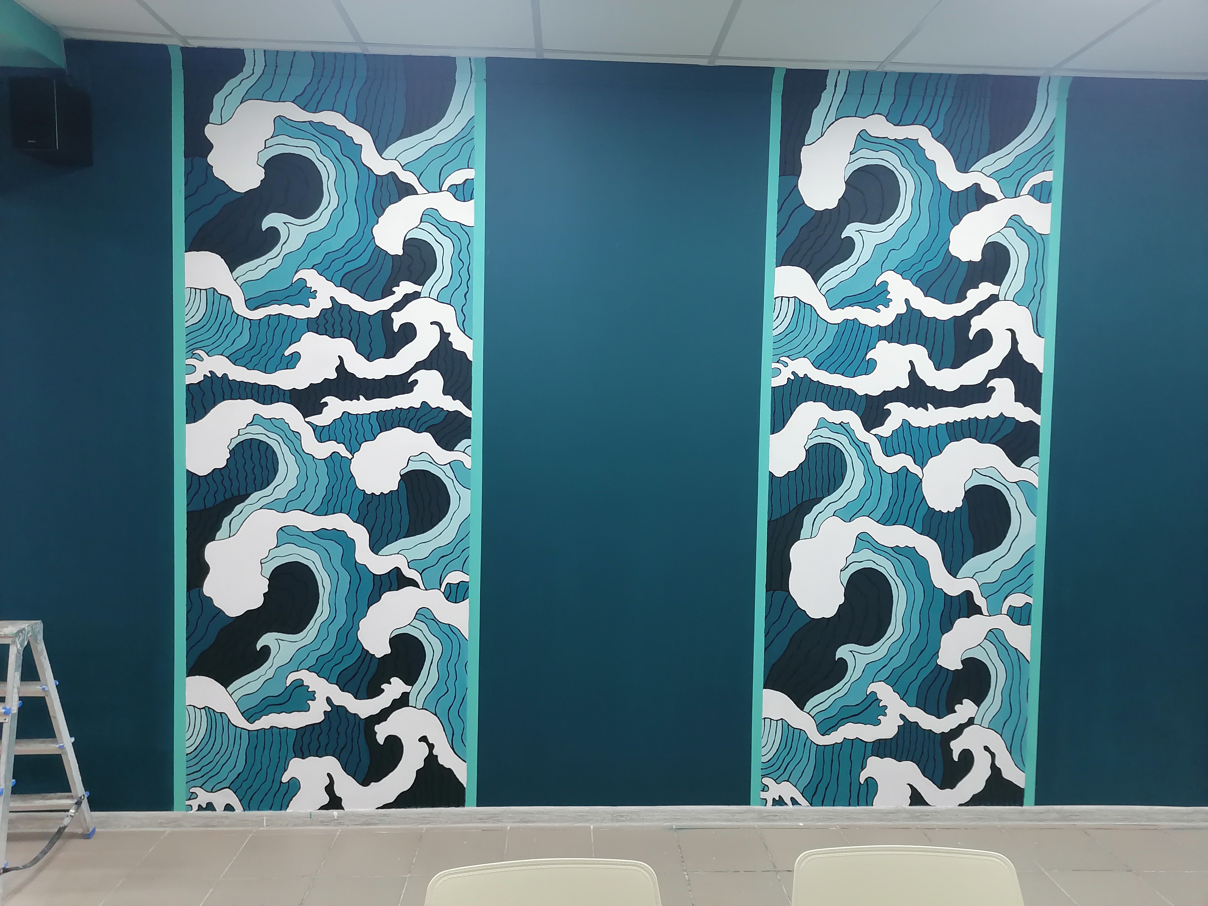 Роспись стен, волны