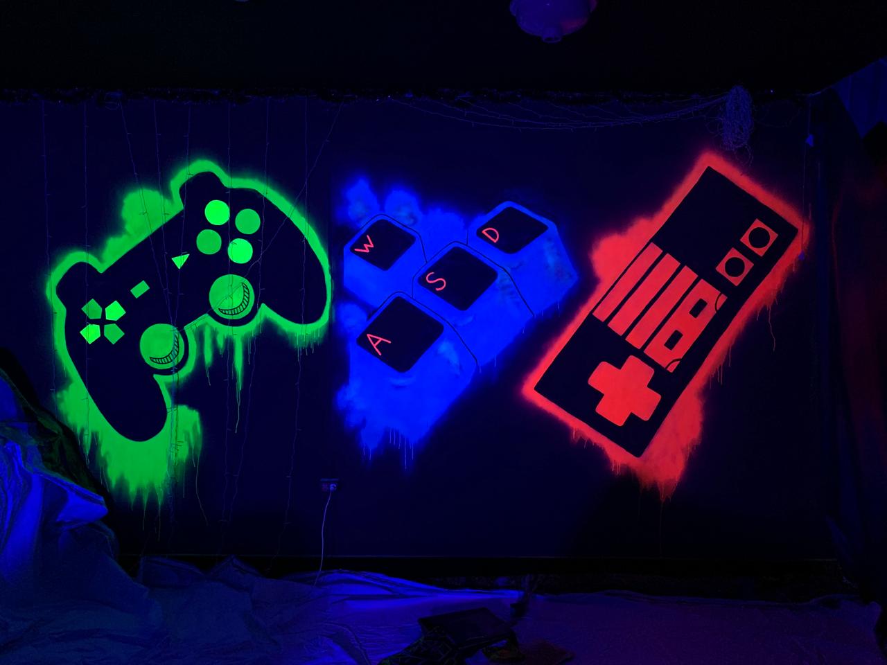 Роспись стен фосфоресцентными красками