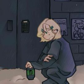 Девушка с банкой монстра