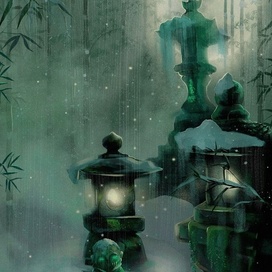 Ночной пейзаж с японскими фонарями Торо в бамбуковом зимнем лесу при лунному свете.