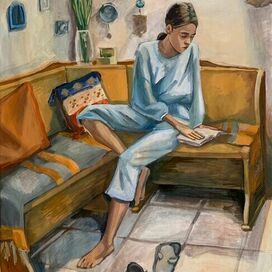 Девушка читает книгу