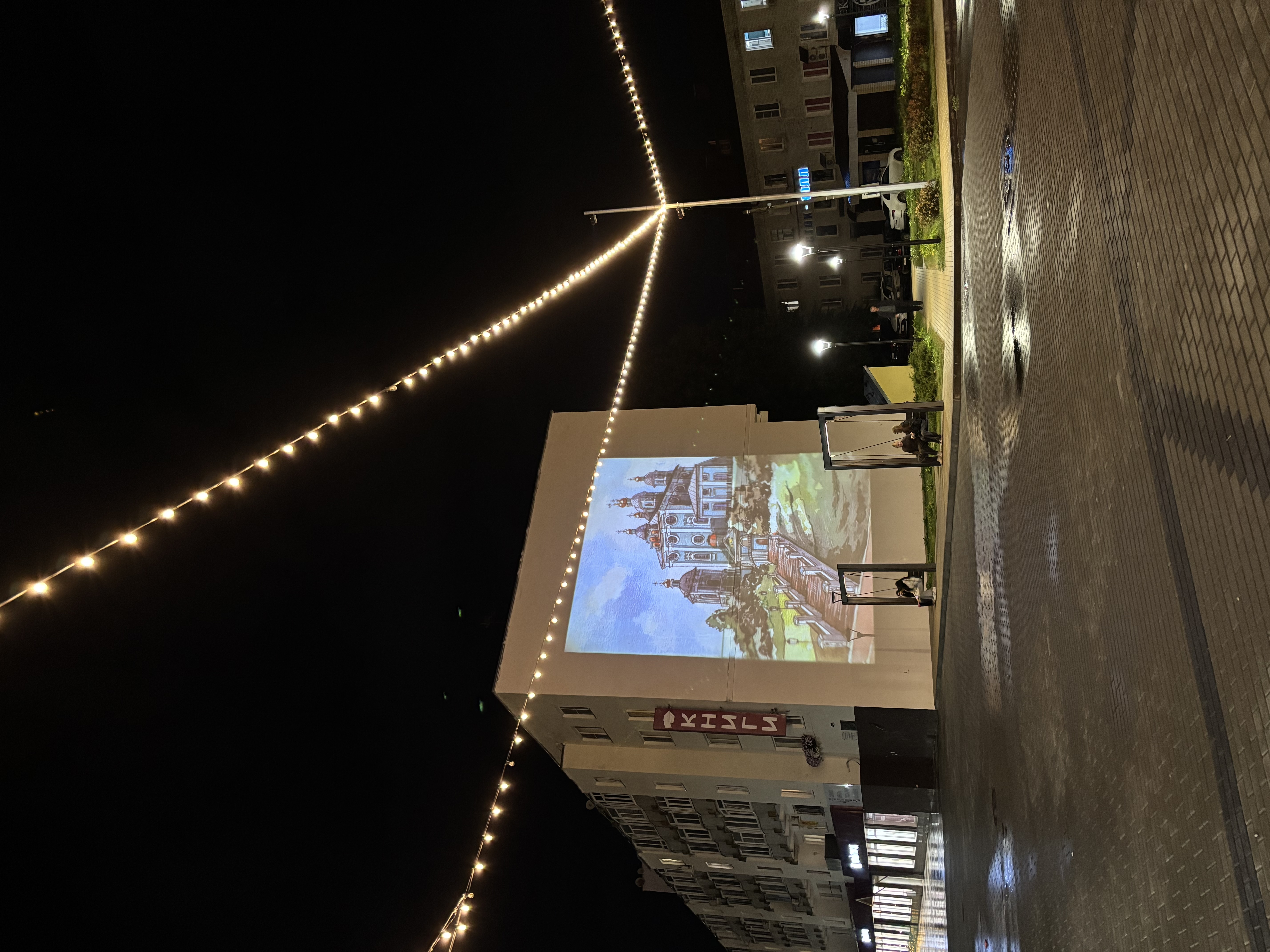 Проекция иллюстрации на городское здание, Смоленск