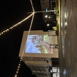 Проекция иллюстрации на городское здание, Смоленск