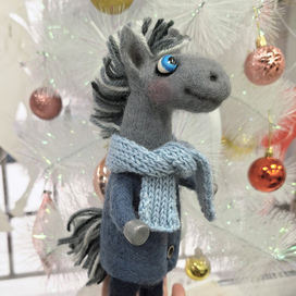 Серый в пальто