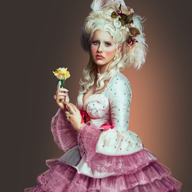 Девушка с цветком