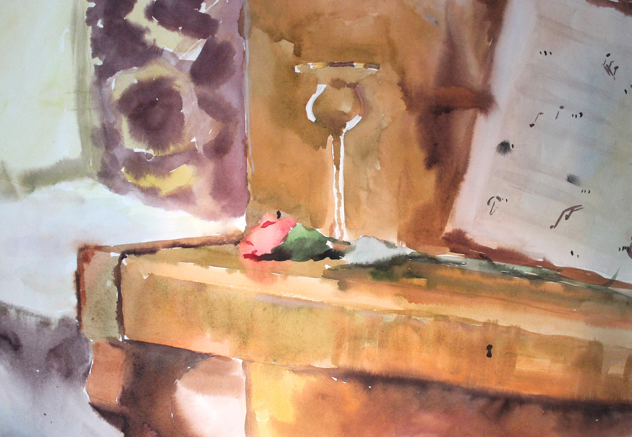 Роза на фортепиано.