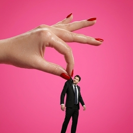 Рекламный креатив для ВК - маникюр. ИИ