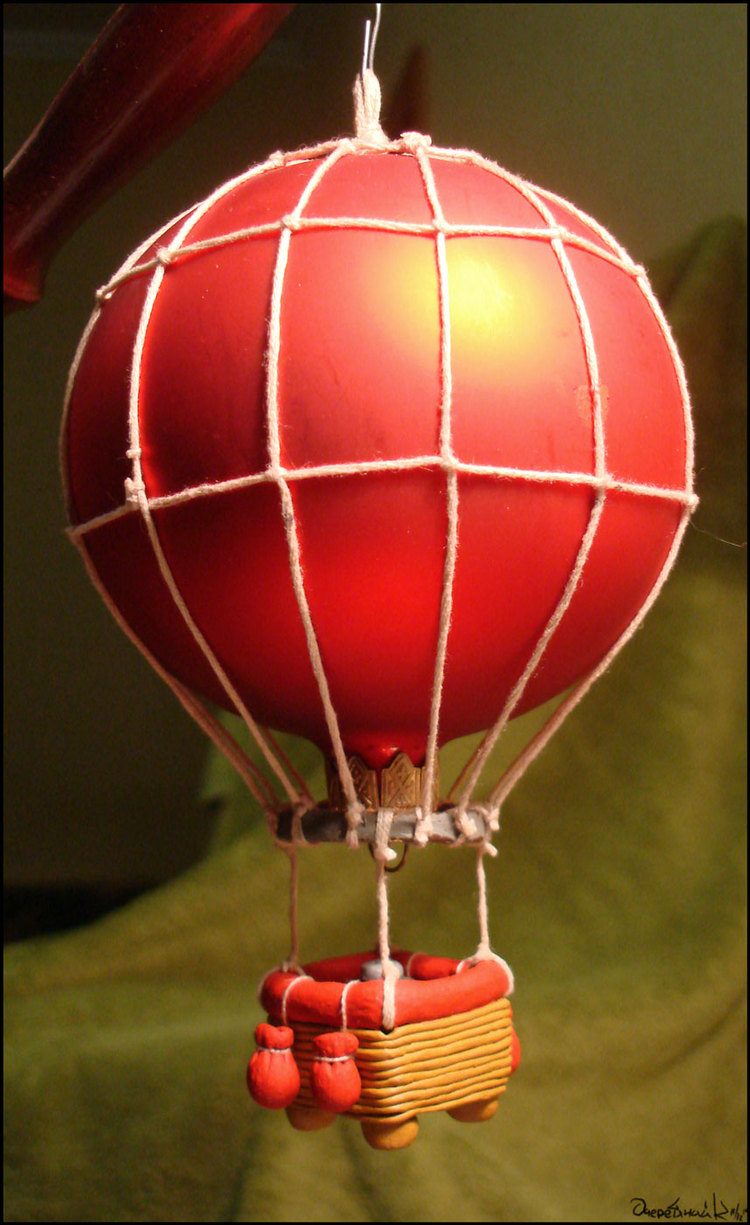 Как сделать шар с корзиной своими руками. Воздушный шар игрушка. Елочная игрушка воздушный шар. Игрушка воздушный шар с корзиной. Поделка воздушный шар с корзиной.
