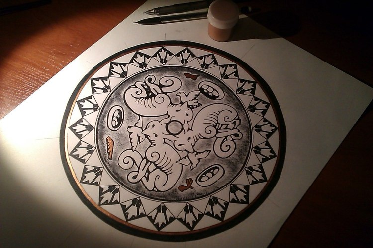 Розетка готические существа