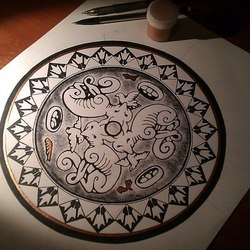 Розетка готические существа