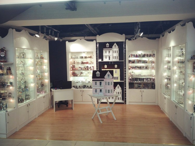 Витрины для магазина "Жизнь в миниатюре" Москва.