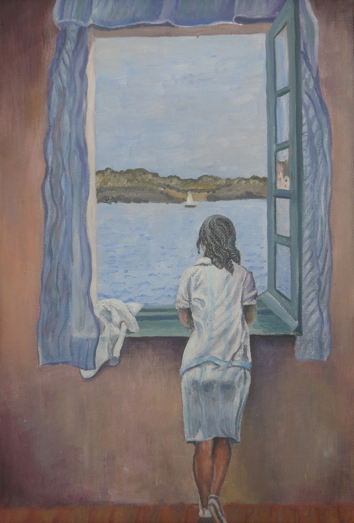 Фигура женщины у окна, как сюрреалистическая персона на картинах Сальвадора Дали, приковывает взгляд зрителей.