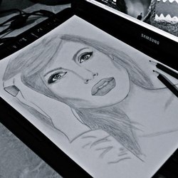 Анджелина Джоли