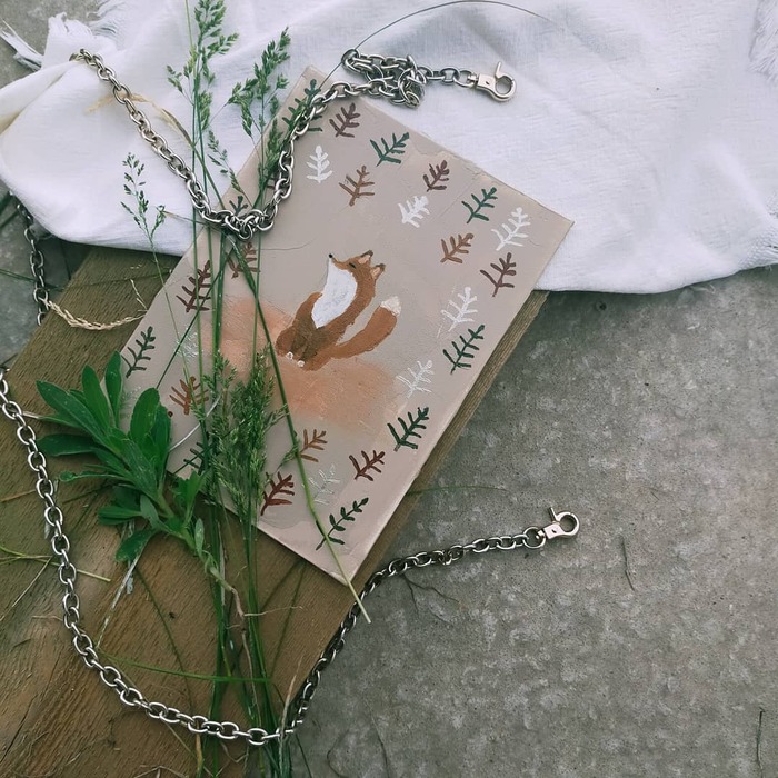 Лиса на лесной полянке 🦊🏞️