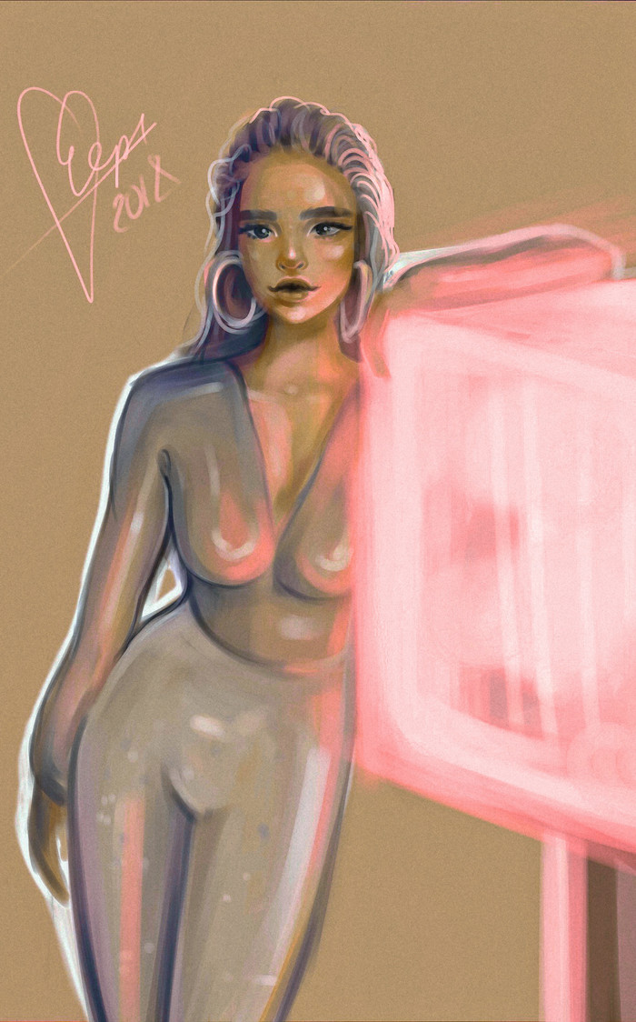 Девушка около светящейся стойки 