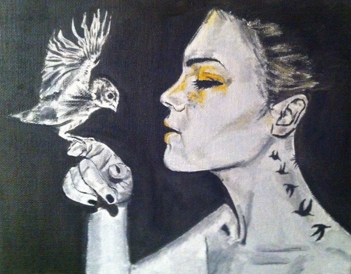 Девушка с птицей